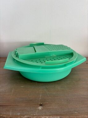 Vintage Tupperware 3 Piece Jadeite Green Bowl,Grater, and Lid